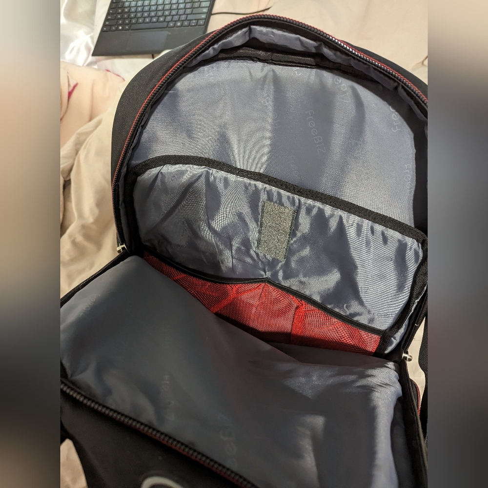 Large backpack with computer pocket - Picture 4 of 5